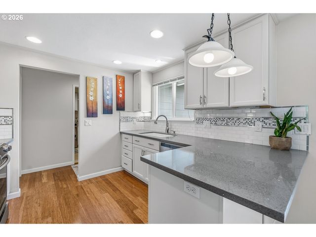730 Se BARNES Ave, Gresham, OR 97080
