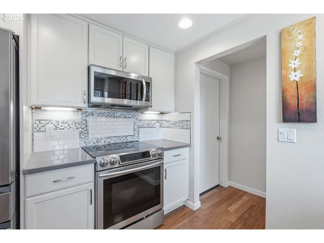 730 Se BARNES Ave, Gresham, OR 97080