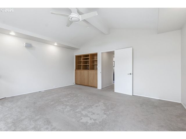 730 Se BARNES Ave, Gresham, OR 97080