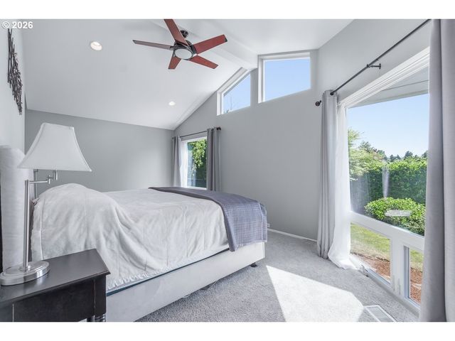 730 Se BARNES Ave, Gresham, OR 97080
