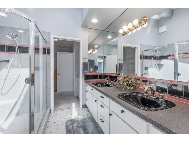 730 Se BARNES Ave, Gresham, OR 97080