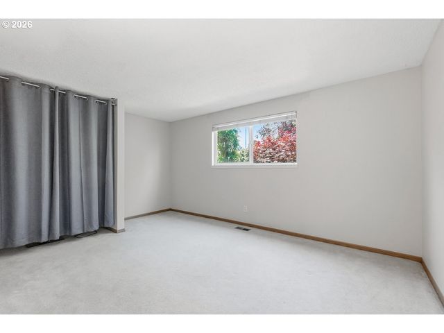 730 Se BARNES Ave, Gresham, OR 97080
