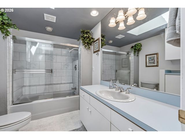 730 Se BARNES Ave, Gresham, OR 97080