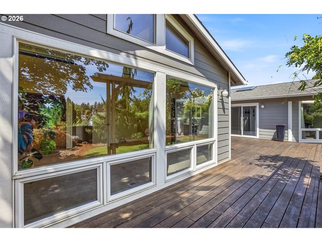 730 Se BARNES Ave, Gresham, OR 97080