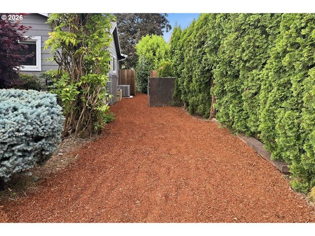 730 Se BARNES Ave, Gresham, OR 97080