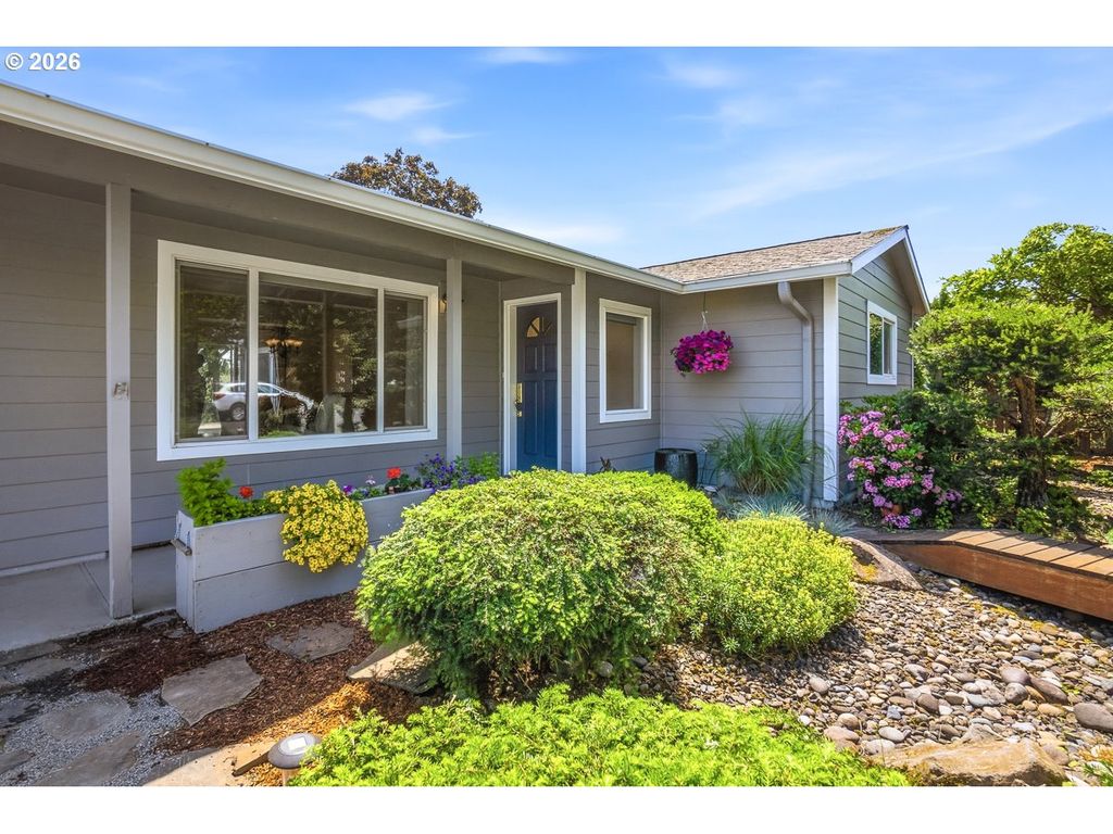 730 Se BARNES Ave, Gresham, OR 97080