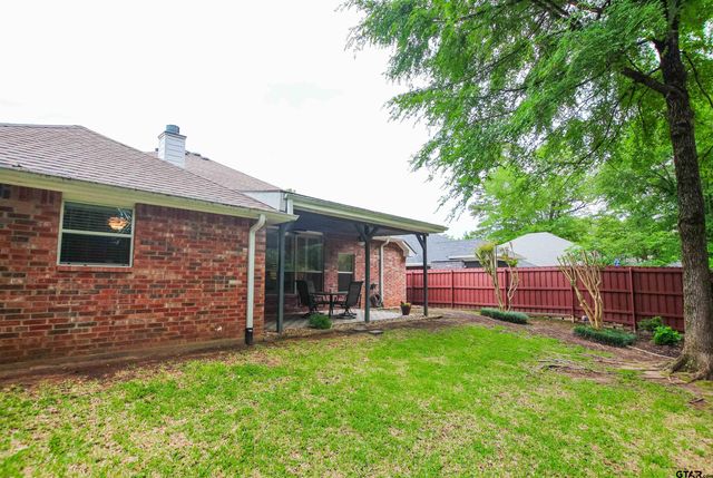 610 Winding Brook Ln, Tyler, TX 75703