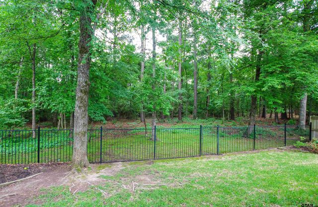 610 Winding Brook Ln, Tyler, TX 75703