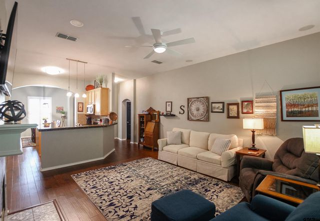 610 Winding Brook Ln, Tyler, TX 75703