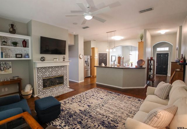 610 Winding Brook Ln, Tyler, TX 75703