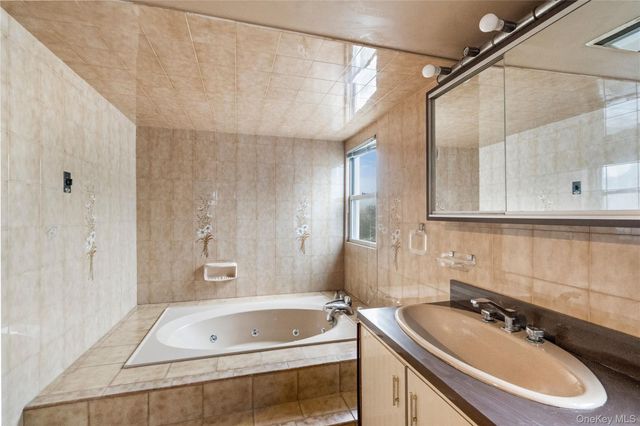 181 Monroe Street, Franklin Square, NY 11010