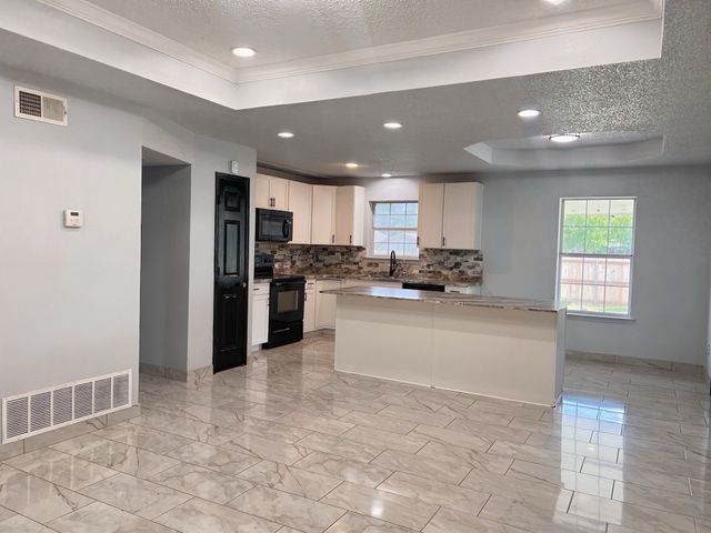 102 Janis Street, Alvarado, TX 76009
