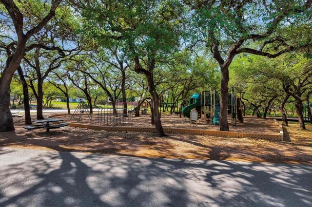 406 Rogart DR, Spicewood, TX 78669
