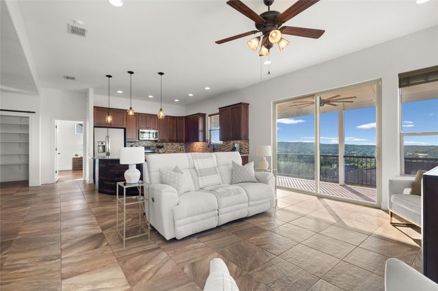 406 Rogart DR, Spicewood, TX 78669