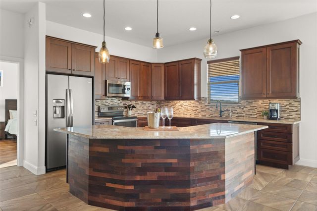 406 Rogart DR, Spicewood, TX 78669