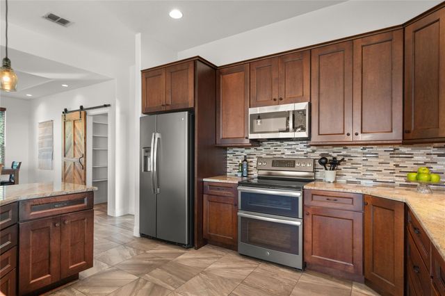 406 Rogart DR, Spicewood, TX 78669