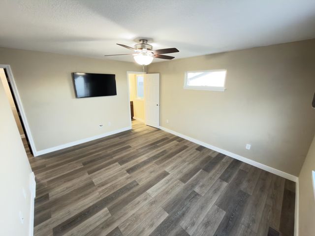 516 NW Forest Rd, Minot, ND 58701