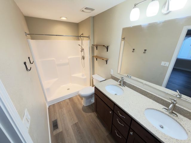 516 NW Forest Rd, Minot, ND 58701