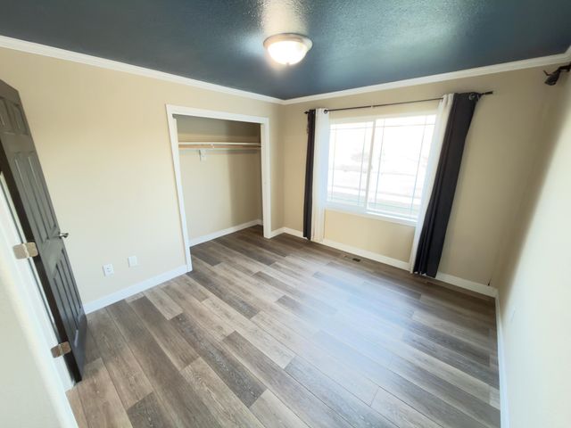 516 NW Forest Rd, Minot, ND 58701