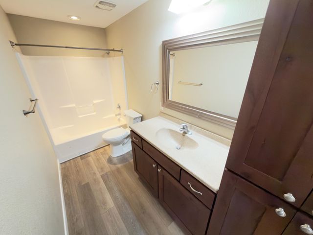 516 NW Forest Rd, Minot, ND 58701