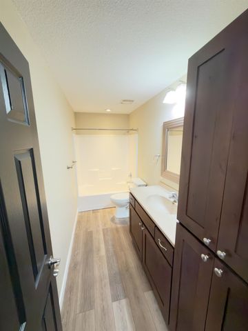 516 NW Forest Rd, Minot, ND 58701