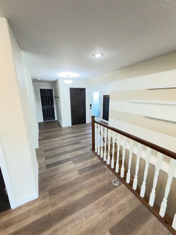 516 NW Forest Rd, Minot, ND 58701