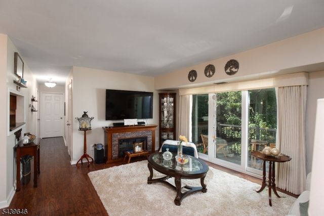 70 Haverhill Pl, Franklin Twp., NJ 08873