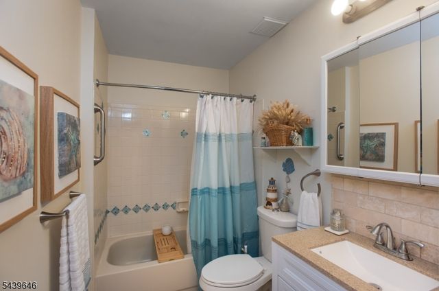 70 Haverhill Pl, Franklin Twp., NJ 08873
