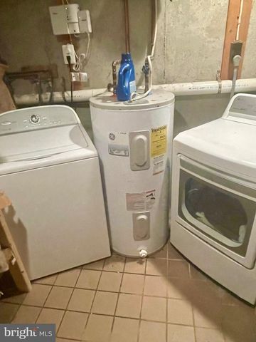 8563 CHRIS CT, Pasadena, MD 21122