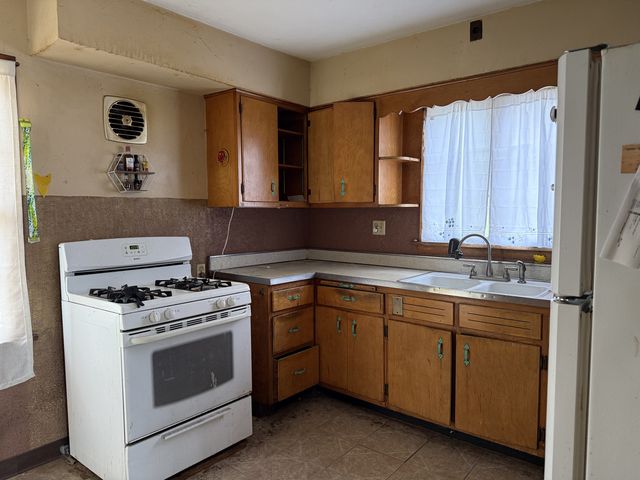 216 E Illinois Avenue, Aurora, IL 60505