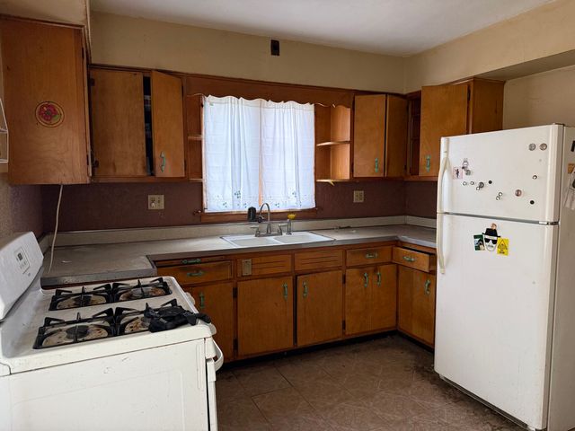 216 E Illinois Avenue, Aurora, IL 60505