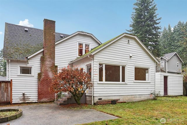 3513 NE 187th Court, Lake Forest Park, WA 98155