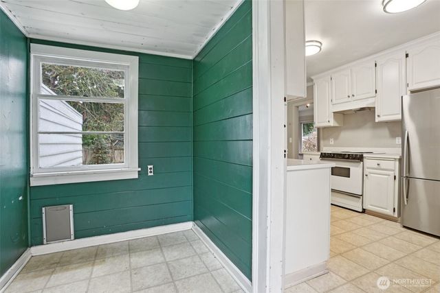 3513 NE 187th Court, Lake Forest Park, WA 98155