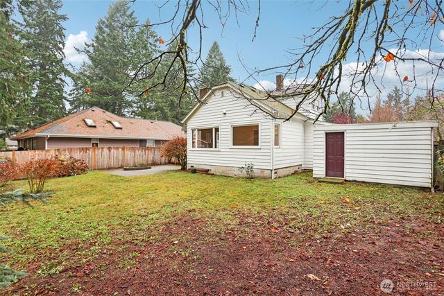 3513 NE 187th Court, Lake Forest Park, WA 98155