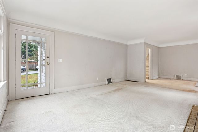 3513 NE 187th Court, Lake Forest Park, WA 98155