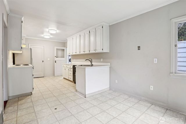 3513 NE 187th Court, Lake Forest Park, WA 98155