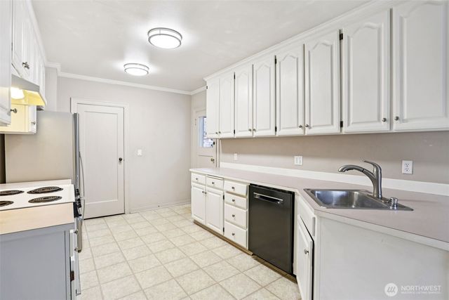 3513 NE 187th Court, Lake Forest Park, WA 98155