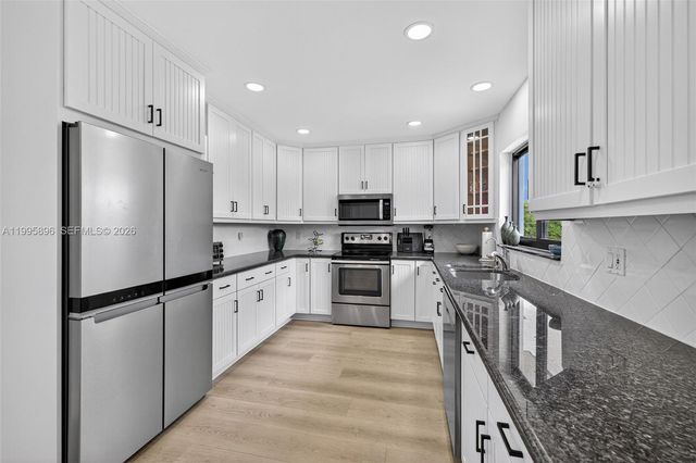 2481 SE 15th St, Pompano Beach, FL 33062