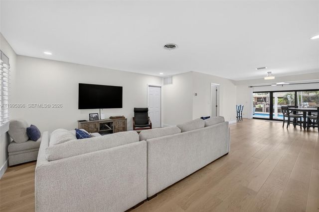 2481 SE 15th St, Pompano Beach, FL 33062