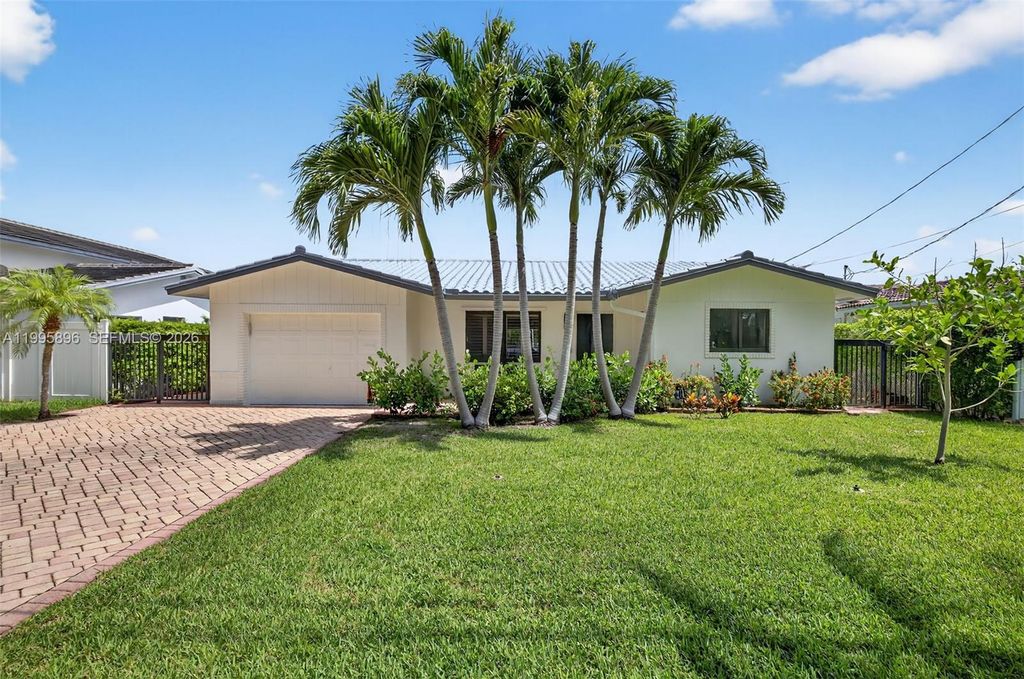 2481 SE 15th St, Pompano Beach, FL 33062