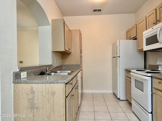 7800 POINT MEADOWS Drive 813, Jacksonville, FL 32256