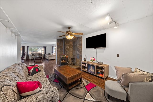 1525 W Oakland Avenue 24, Hemet, CA 92543