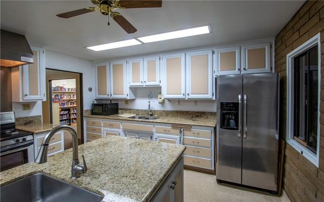 1525 W Oakland Avenue 24, Hemet, CA 92543