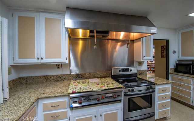 1525 W Oakland Avenue 24, Hemet, CA 92543