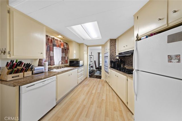 1525 W Oakland Avenue 24, Hemet, CA 92543