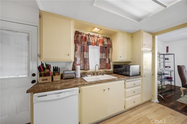 1525 W Oakland Avenue 24, Hemet, CA 92543