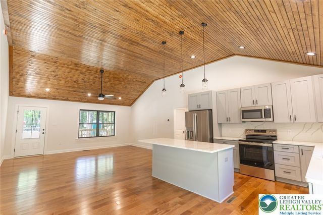 103 Burnshaw Lane, Penn Forest Twp, PA 18210