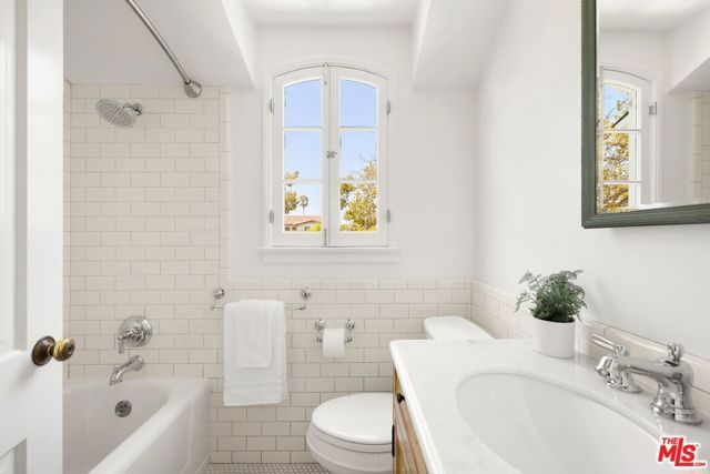 624 N Highland Avenue, Los Angeles, CA 90036