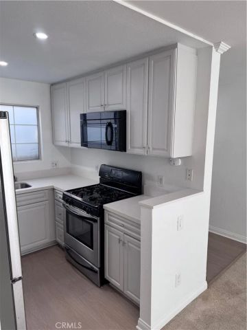 5515 Canoga Avenue 221, Woodland Hills, CA 91367