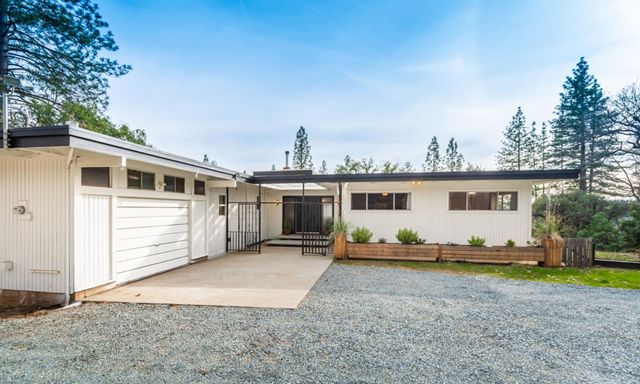 13081 Pine Cone Cir, Grass Valley, CA 95945